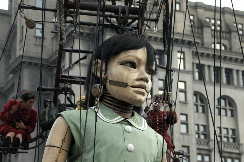 Marionetas gigantes en Montreal: una parte emocionante de las celebraciones de Montreal 375