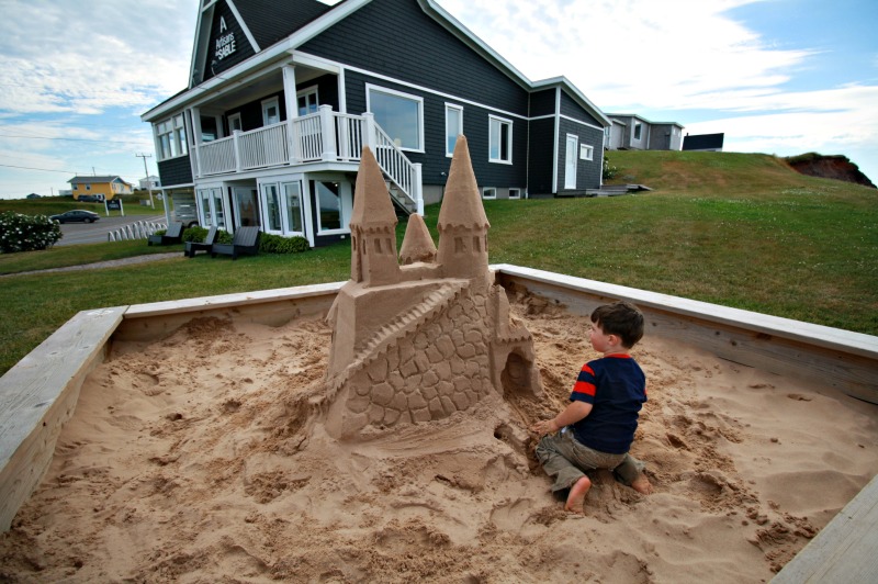 Construction d'un château de sable chez Les Artisans du Sable, Îles-de-la-Madeleine