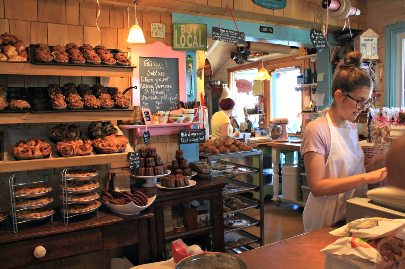 Pâtisserie Hélène des iles nas Ilhas Madalena, onde comi o melhor pain au chocolat do mundo