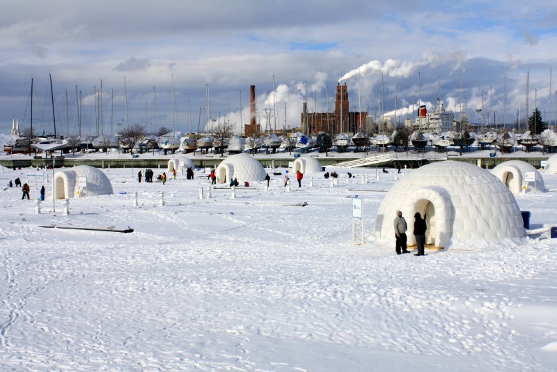 Pesca no gelo no Village Nordik na cidade de Quebec, foto de Helen Earley