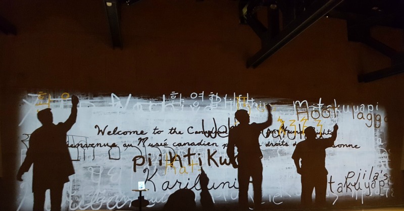 Espaços de Contemplação Silenciosa no Museu Canadense de Direitos Humanos em Winnipeg Hall of Welcome