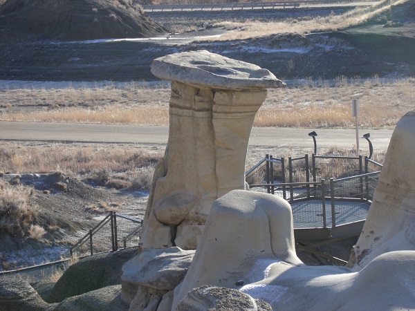 Hoodoos：悪地のサイレントジャイアンツ