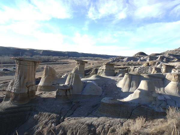 Hoodoos：悪地のサイレントジャイアンツ