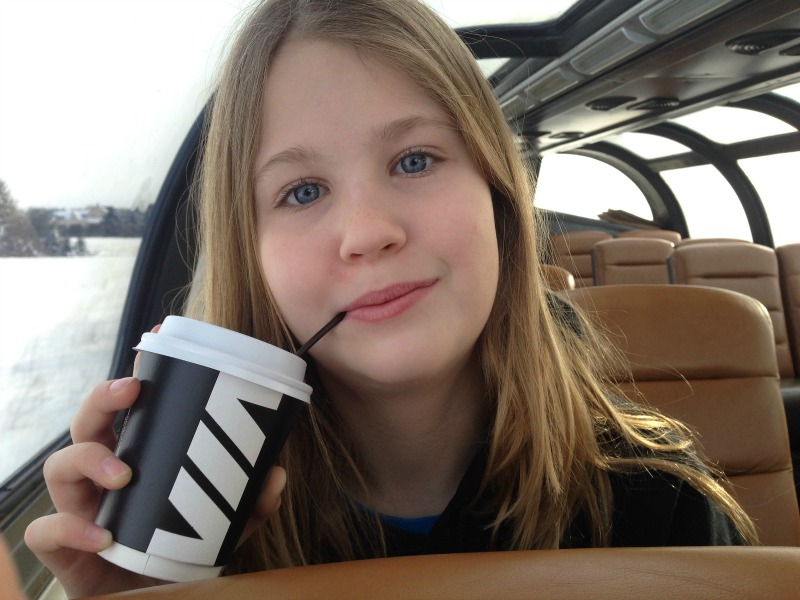 Un verre dans le train sur la facture de papa et maman, s'il vous plait !