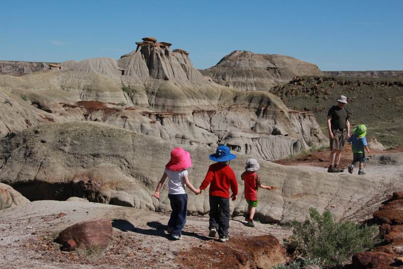 ¡A algunos les gusta caliente! Guía para acampar en el oeste de Canadá para los amantes del sol - Senderismo en el parque provincial Badlands of Dinosaur