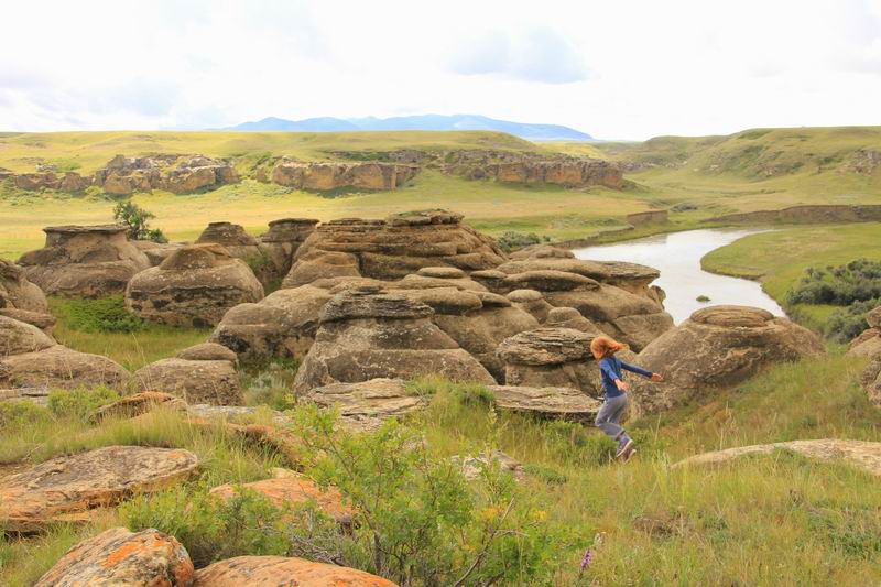 Some Like it Hot! Sun-lovers' Guide to Camping in Western Canada - Exploring the Southern Prairies and Badlands of Alberta in Writing on Stone Provincial Park