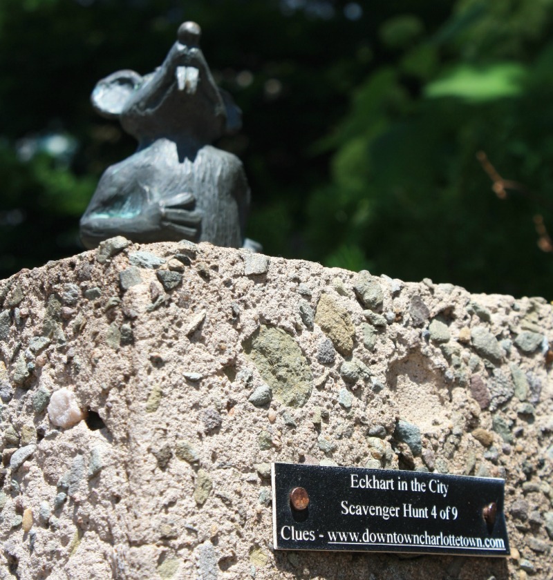 Búsqueda del tesoro de PEI Charlottetown - Eckhart en la ciudad. Puede descargar un folleto de "pista" en línea. Foto Helen Earley