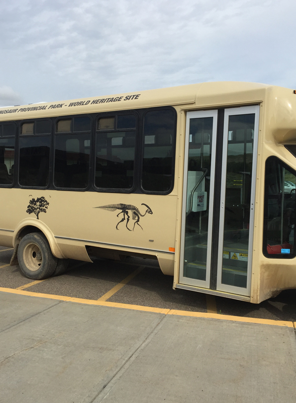 Dinosaur Provincial Park - ônibus - Foto Sue Mylde