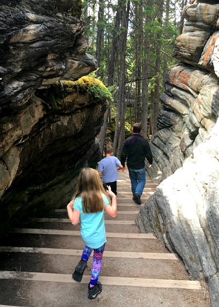 Jasper National Park von Ende zu Ende: 3 Attraktionen, die sicherstellen, dass Sie das Beste des Parks erleben! (Familienspaß Kanada)