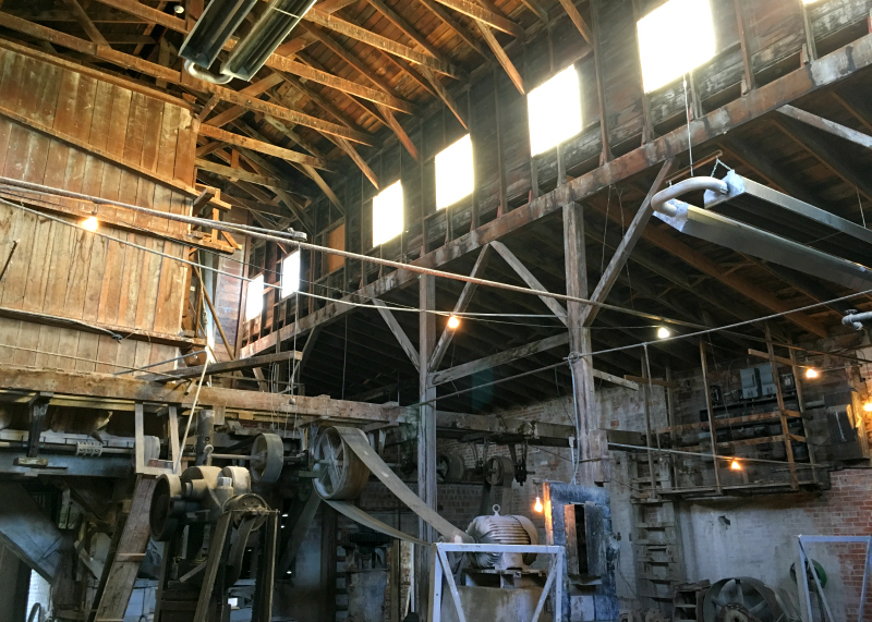 Exploration des poteries Medalta dans le quartier historique d'argile, Medicine Hat AB (Family Fun Canada)