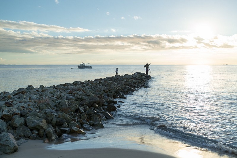 Кемпинг недалеко от Брисбена в Страдброке. Дети учатся ловить рыбу на острове Норт-Страдбрук. Фото Кэролайн Фоше.