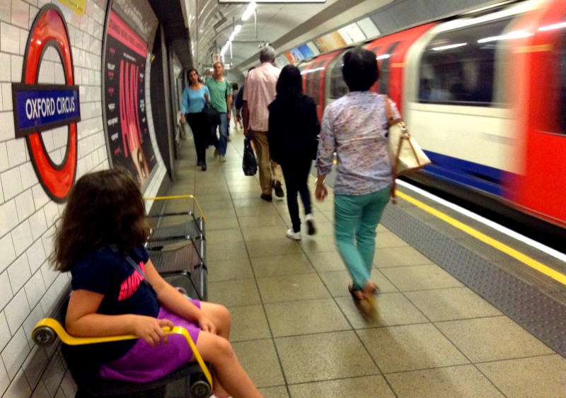 Oxford Circus Helen Earley의 군중 사진을 피하십시오.