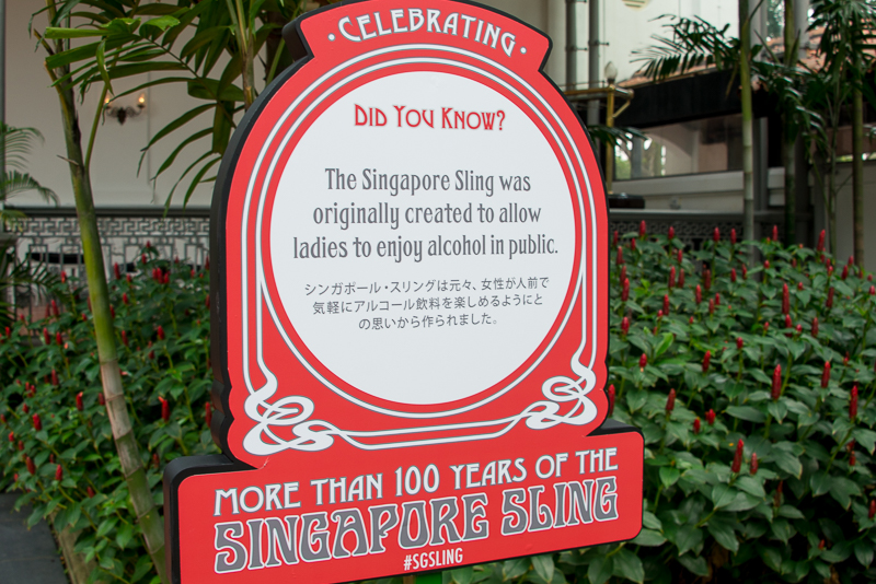 Diversión familiar en Singapur_Singapore Slings at Raffles Hotel Photo Jan Napier