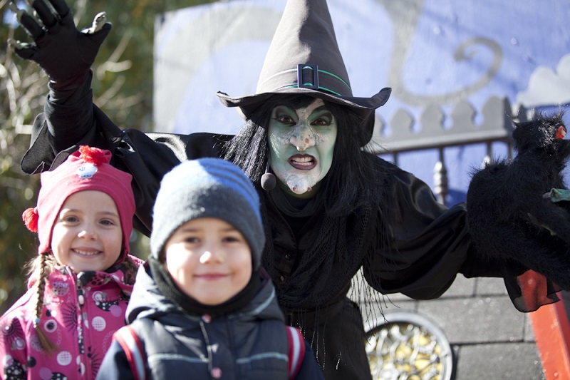 Sorcière d'Halloween à Montréal -Credit La Ronde (Membre de la famille Six Flags), Carlos Richer