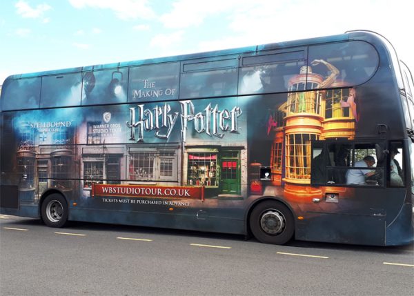 Foto do ônibus de Harry Potter Sabrina Pirillo