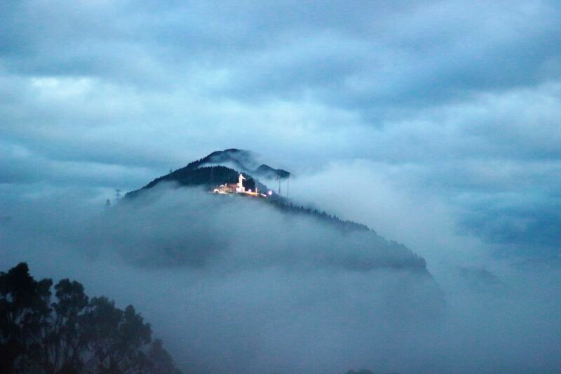 Antes de convertirse en lugares de peregrinación católica, tanto el Cerro Guadalupe (en la foto aquí) como Monserrate eran lugares sagrados para los indígenas. Foto Andrea Miller