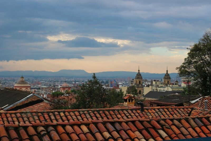 Bogota est nichée dans les Andes. Photo Andrea Miller