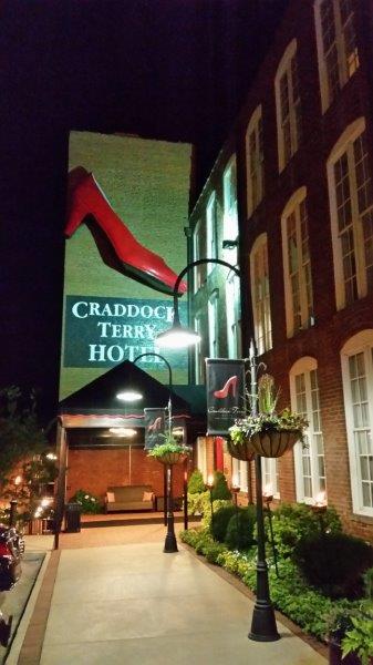 Virginia - Pueden acomodar a todos en The Craddock-Terry Hotel en Lynchburg - foto Debra Smith