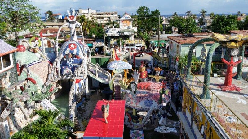 Entre no país das maravilhas de Fusterlandia em Havana - foto Debra Smith