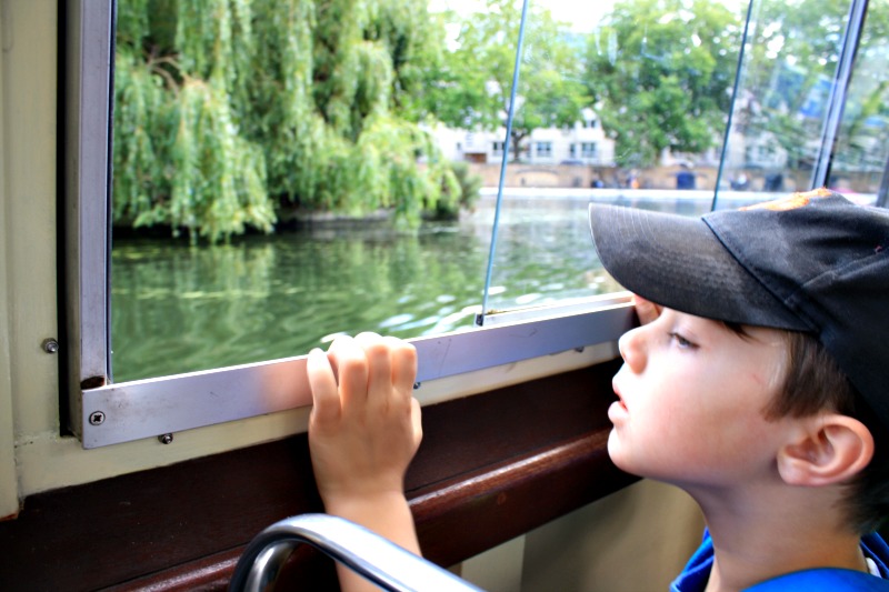 Olhando pela janela do London Waterbus, foto de Helen Earley