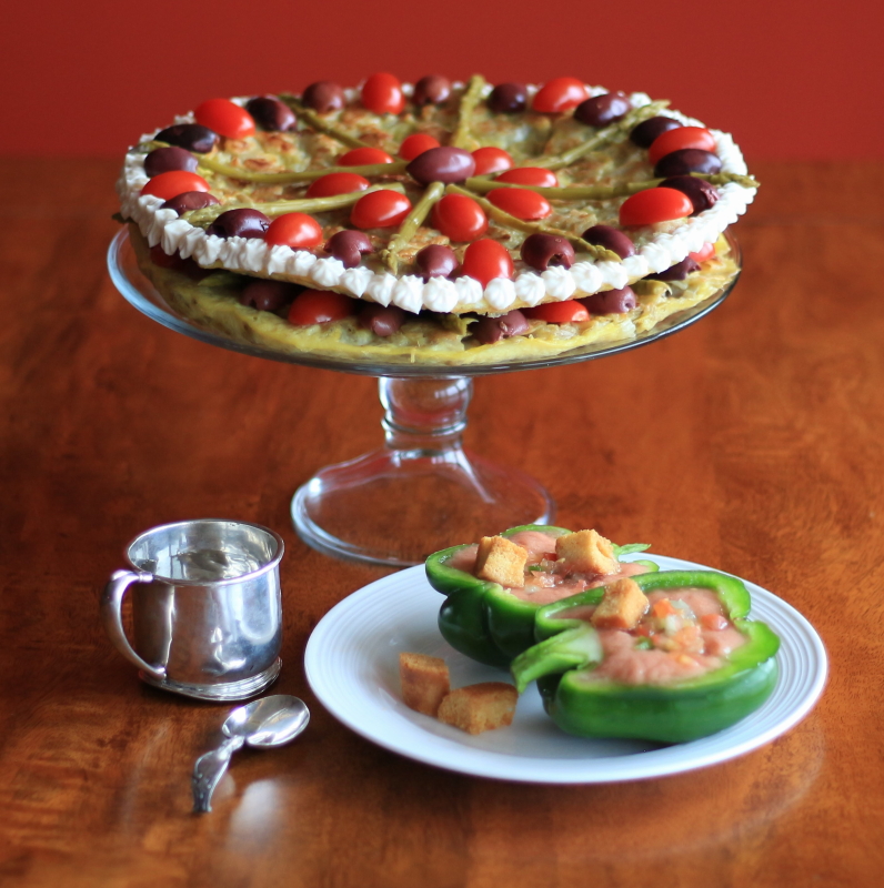 Comida española con tortilla para niños y gazpacho (Crédito de la foto Adan Cano Cabrera)