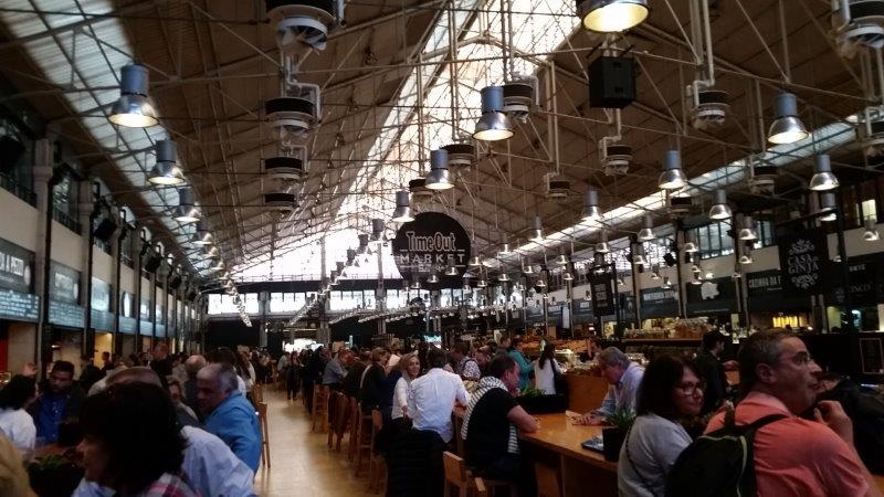 O Time Out Market é um óptimo local para fazer uma pausa e provar algumas especialidades portuguesas - foto Debra Smith