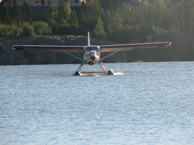 バックベイのフロート水上機-写真：JS Dinham
