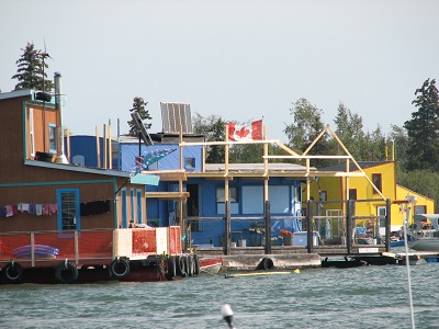 Hausboote in der Yellowknife Bay - Foto: JS Dinham