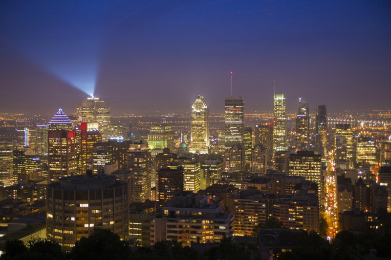 Horizonte de Montreal en Night Place Ville Marie Lights