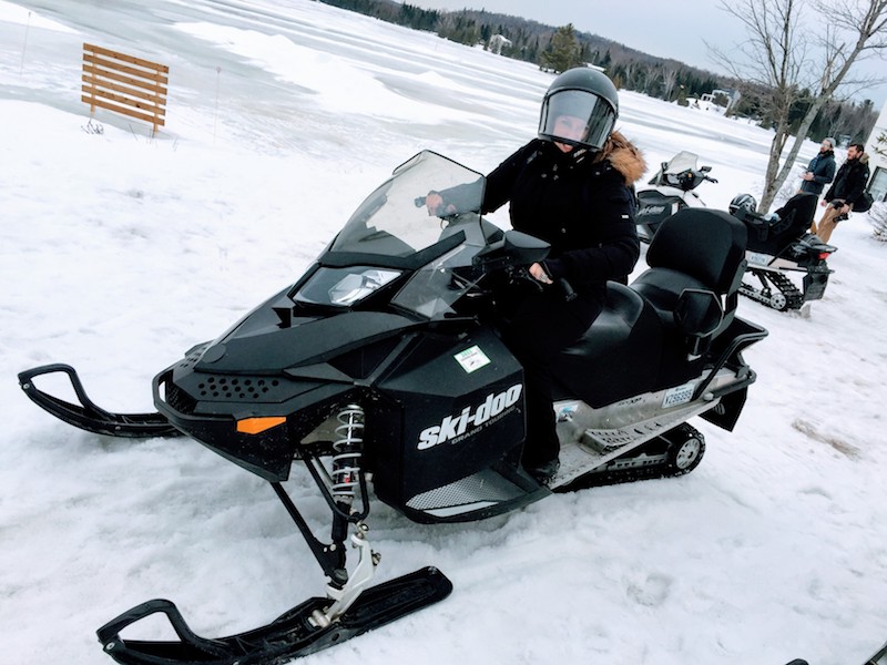 Snowmobile Adventures no Esterel Resort no Laurentian, Quebec