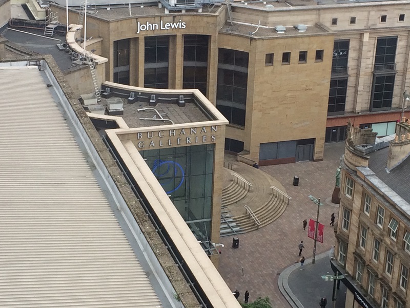 Premier Inn Glasgow Buchanan Gardens سے منظر۔ تصویر شیلی کیمرون میک کارون