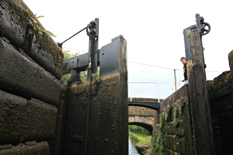 Eclusa de férias de barco do canal