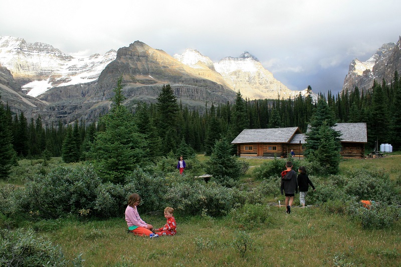 Die Unterkünfte des Alpine Club of Canada sind ideal für Familien. Bildnachweis Tanya Koob