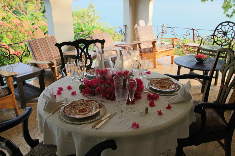 O jantar será servido em breve no Bluefields Bay Villas. Foto Adan Cano Cabrera