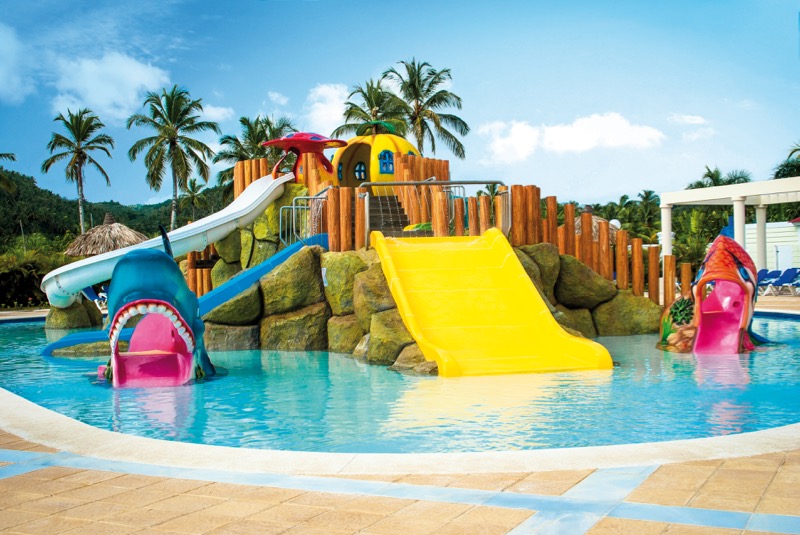 Das Kinderbecken und der Wasserpark im All-Inclusive-Resort Grand Bahia Principe El Portillo. Bildnachweis Bahia Principe