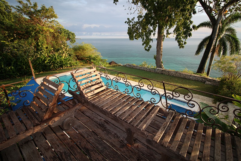 Viviendo el Sueño Jamaica—Patio View—Adán Cano Cabrera