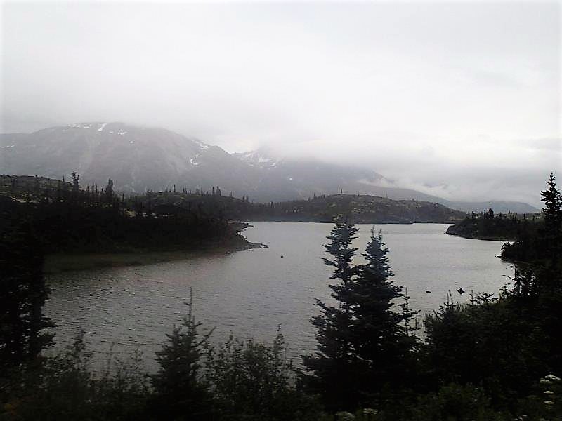 Bennett Lake, donde más de 7000 Stampeders comenzaron a flotar por el río Fraser hasta Dawson - foto de Debra Smith