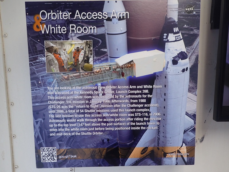 Texte du bras d'accès à l'orbiteur du Space Center Houston - Photo Shelley Cameron-McCarron