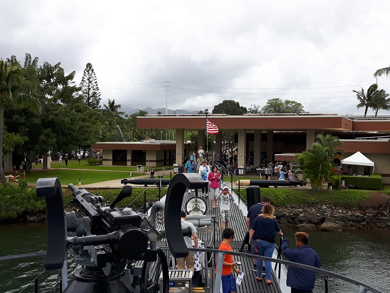 珍珠港历史遗址有很多值得一看的地方，包括潜艇、老式飞机和亚利桑那号战舰纪念馆 - 黛布拉·史密斯 (Debra Smith) 拍摄
