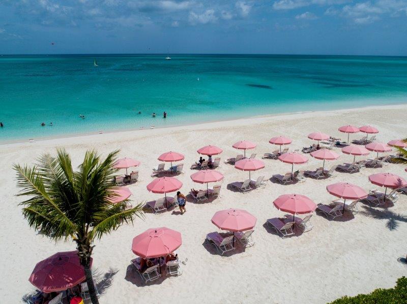 Pink umbrellas on the beach - Photo Turks and Caicos Ocean Club