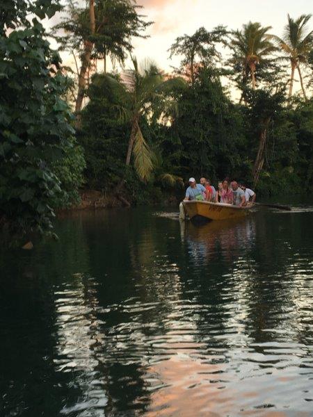 Dominica - canoa do rio indiano - Foto Melody Wren