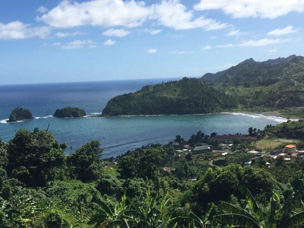 Dominica - Restaurante con vista al islote - Foto Melody Wren