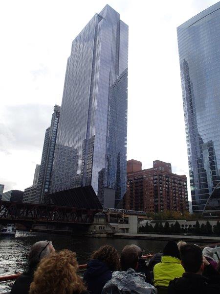 Auf dem Chicago River zu treiben ist die einfachste Art, großartige Architektur zu besichtigen – Foto Debra Smith