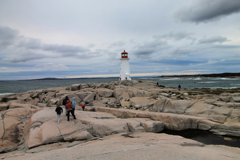 Peggy's Cove 远不止灯塔，照片由 Helen Earley 拍摄