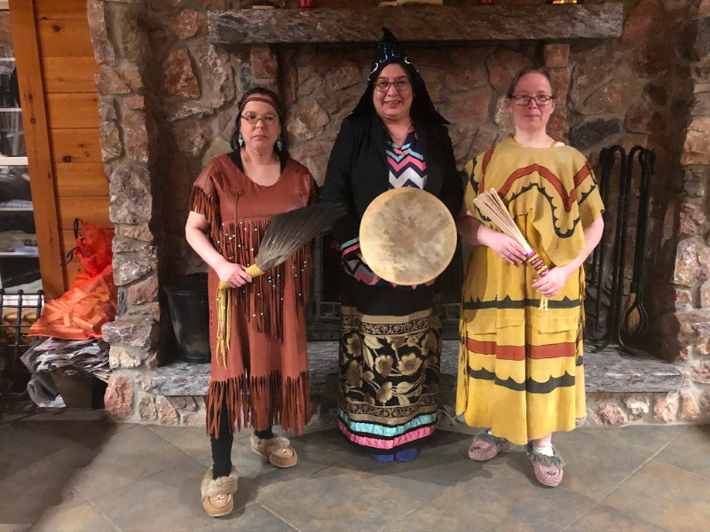 Femmes Mikmaq de la nation Eskasoni Winter in Cape Breton Whycogomah photo par Helen Earley