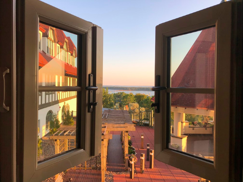 La vue de notre chambre...pas trop loin de la suite de la mariée en pleurs/crédit : Helen Earley