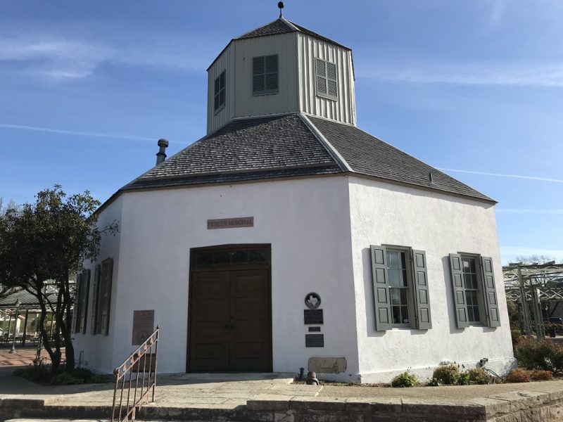 Vereins Kirche - 市场广场中心的历史建筑 - 由 Kate Robertson 提供