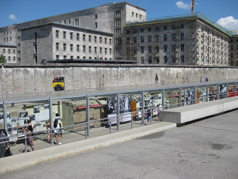 Europa del Este con adolescentes - Muro de Berlín - Foto Lisa Johnston