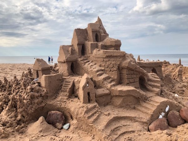 Castelo de areia na praia de Cavendish, PEI