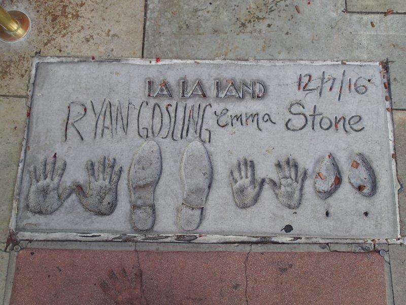 Si el zapato le queda bien, debe pertenecer a Ryan Gosling en el Paseo de la Fama de Hollywood cerca de West Hollywood - foto Debra Smith